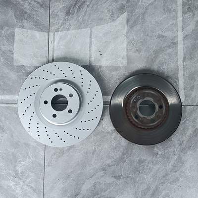 Le pinze dei freni per auto Mercedes Benz C200 aggiornano 6 pistoncini e dischi da 355 mm