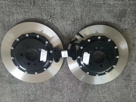 Il lato posteriore ingrandisce i dischi dei freni dell'auto all'aggiornamento del sistema frenante da 355 mm adatto per Audi A1